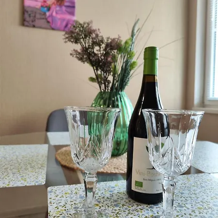 Orange Couch Апартаменты