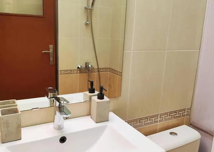 Orange Couch * ヴェリコ・タルノヴォ